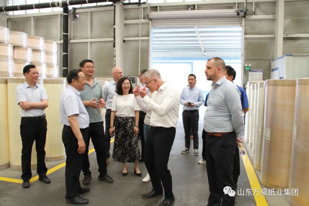 德國曼胡默爾集（jí）團（tuán）供應鏈高層領導來龍德公司交流考（kǎo）察（chá）