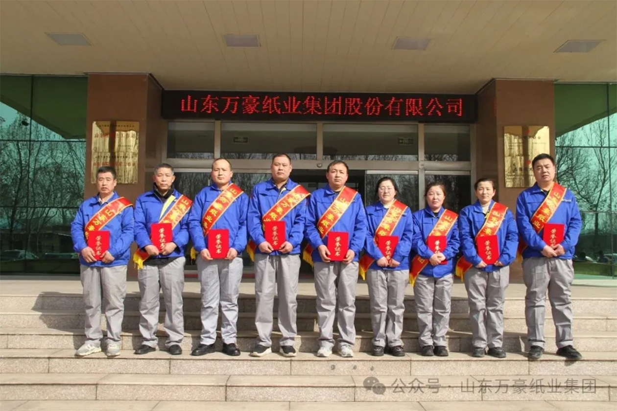 優(yōu)秀員工1.jpg 優秀員工1.jpg